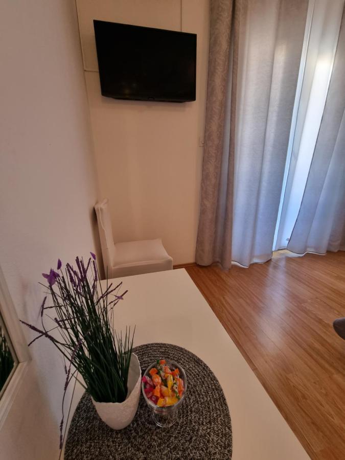 Apartments Lili Biograd Na Moru Luaran gambar